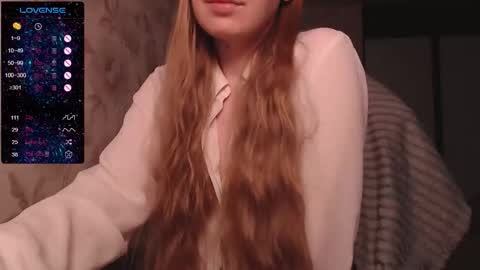 Snapshot of luna_loveisgood chatting on 09/14/25, 09:52 Luna online show from 09/14/25, 09:52