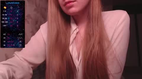 Snapshot of luna_loveisgood chatting on 09/17/25, 02:30 Luna online show from 09/17/25, 02:30