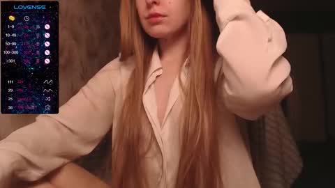 Snapshot of luna_loveisgood chatting on 09/30/25, 12:43 Luna online show from 09/30/25, 12:43