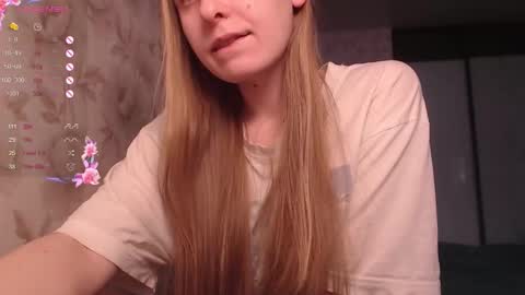 Snapshot of luna_loveisgood chatting on 01/17/26, 09:03 Luna online show from 01/17/26, 09:03