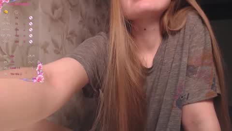 Snapshot of luna_loveisgood chatting on 02/27/26, 08:42 Luna online show from 02/27/26, 08:42