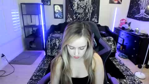 Luna online show from 03/30/26, 10:44