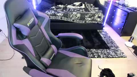 Luna online show from 04/07/26, 06:03