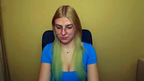 Luna online show from 01/25/25, 11:44