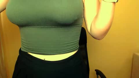 Luna online show from 02/28/25, 11:03