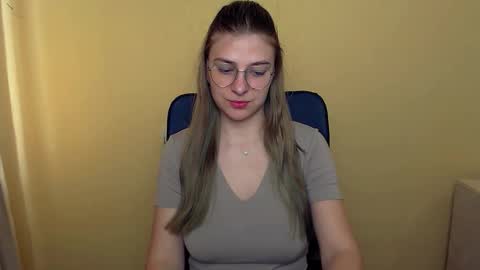 Luna online show from 09/26/25, 12:53