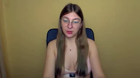 Luna online show from 11/03/25, 11:22