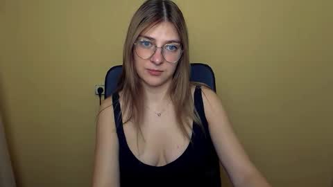 Luna online show from 11/05/25, 10:04