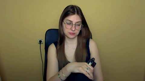Snapshot of luna_lush_ chatting on 04/23/26, 08:02 Luna online show from 04/23/26, 08:02