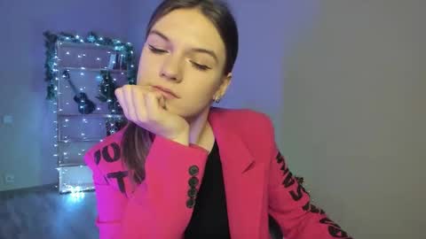 Luna online show from 12/23/25, 04:32