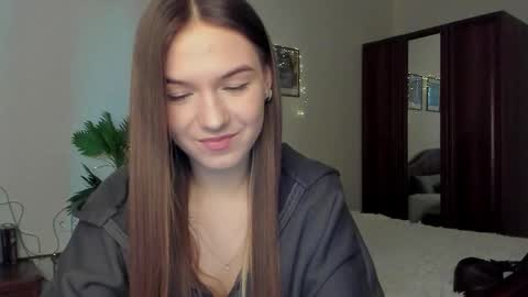 Luna online show from 03/03/26, 12:11
