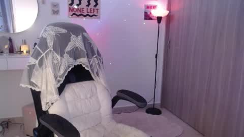 Luna online show from 04/18/26, 12:20