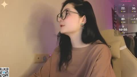 Snapshot of luna_moon13 chatting on 04/19/26, 01:27 Luna online show from 04/19/26, 01:27