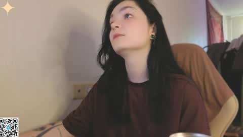 Snapshot of luna_moon13 chatting on 05/27/26, 04:31 Luna online show from 05/27/26, 04:31