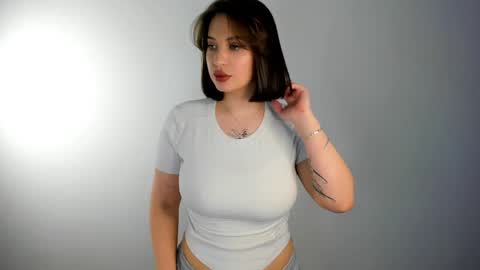 Luna online show from 04/30/26, 12:11