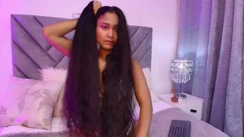 luna_queen7 online show from 04/23/26, 12:29