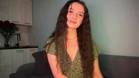 luna_raee online show from 09/29/25, 11:04