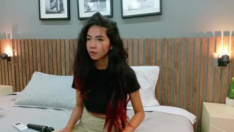 LUNA  online show from 11/20/25, 01:55