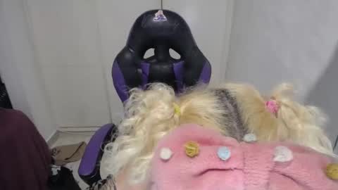 Luna online show from 12/18/24, 09:47