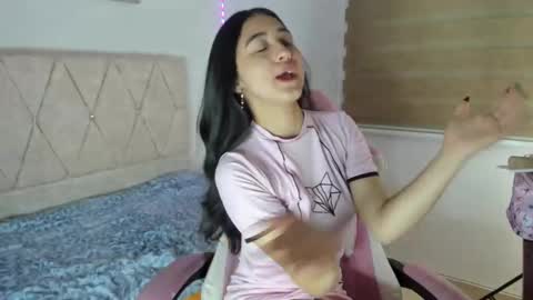 luna_roussee online show from 10/01/25, 10:49