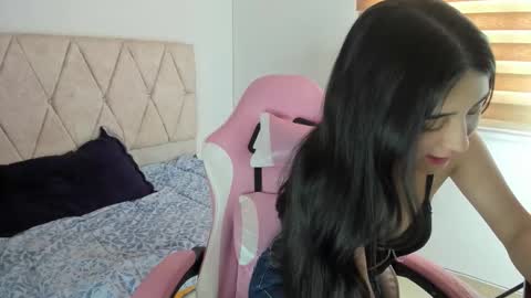 luna_roussee online show from 10/15/25, 06:52