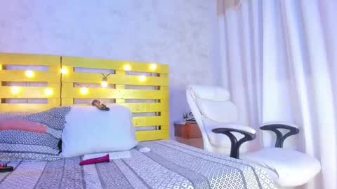 Luna online show from 11/24/25, 11:43