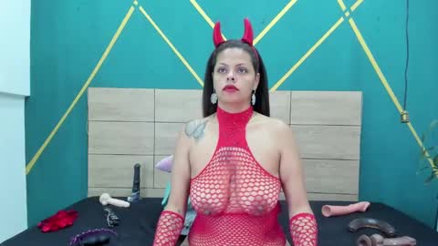 Luna online show from 02/04/25, 07:22