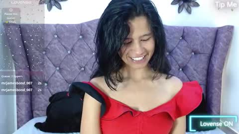luna_starr69 online show from 11/19/25, 12:49