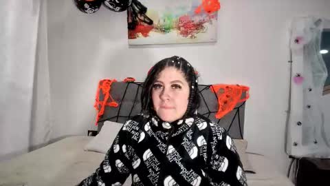 Snapshot of luna_sweet5 chatting on 10/17/25, 11:13 Luna online show from 10/17/25, 11:13