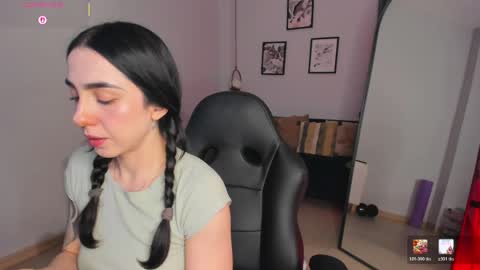 Snapshot of luna_tagliaferri chatting on 05/19/26, 09:21 Luna online show from 05/19/26, 09:21