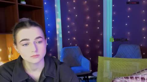 Luna online show from 12/17/25, 05:46