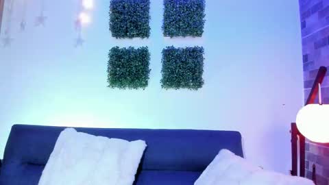 luna_valen online show from 02/18/26, 03:57