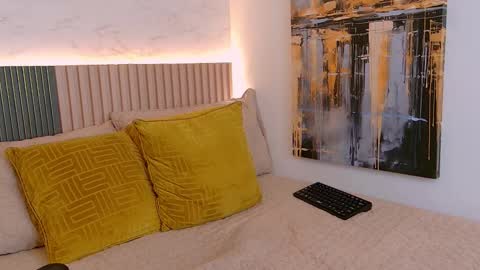 luna_valle online show from 11/08/25, 08:51