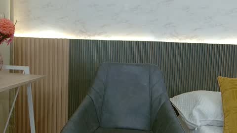 luna_valle online show from 04/06/26, 08:43