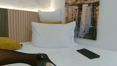 luna_valle online show from 04/15/26, 08:20