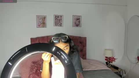 luna_velveth1 online show from 04/18/26, 10:41