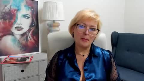 L u n a online show from 04/16/26, 06:25