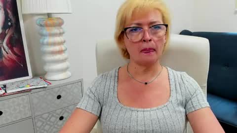 L u n a online show from 06/03/26, 02:33