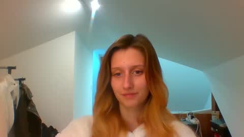 Snapshot of luna_xsensual chatting on 01/08/25, 06:09 L U N A  online show from 01/08/25, 06:09