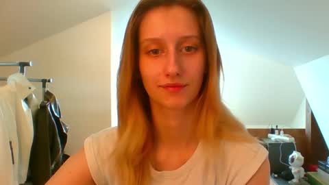 Snapshot of luna_xsensual chatting on 02/21/25, 11:01 L U N A  online show from 02/21/25, 11:01