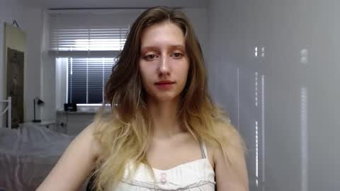 Snapshot of luna_xsensual chatting on 09/19/25, 05:42 L U N A  online show from 09/19/25, 05:42