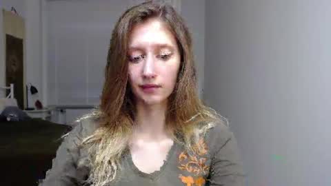 Snapshot of luna_xsensual chatting on 10/17/25, 05:43 L U N A  online show from 10/17/25, 05:43