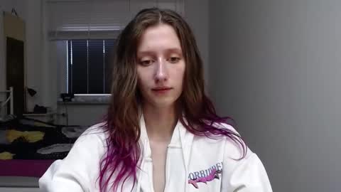 L U N A  online show from 11/05/25, 06:46