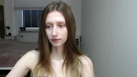 L U N A  online show from 04/03/26, 05:27