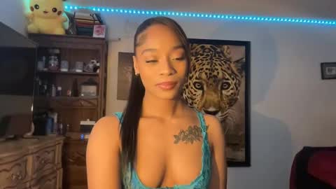 lunaa_11 online show from 12/29/24, 04:38