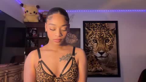 lunaa_11 online show from 02/20/25, 08:17