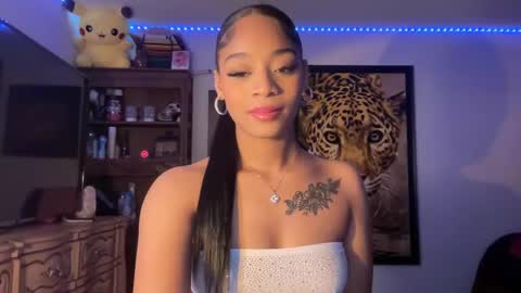 lunaa_11 online show from 03/06/25, 09:20