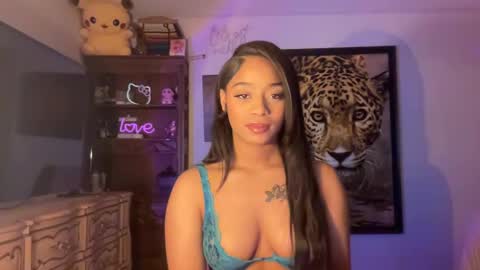 lunaa_11 online show from 09/16/25, 05:30