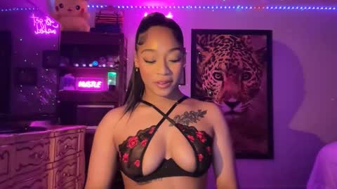 lunaa_11 online show from 05/09/26, 05:45
