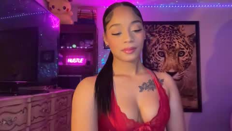 lunaa_11 online show from 06/04/26, 06:41